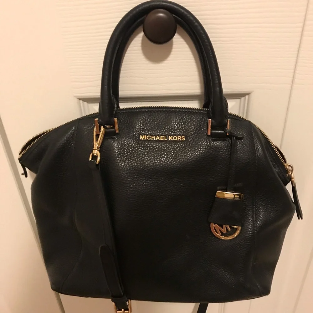 Michael Kors Riley Purse - Picture 2 of 11
